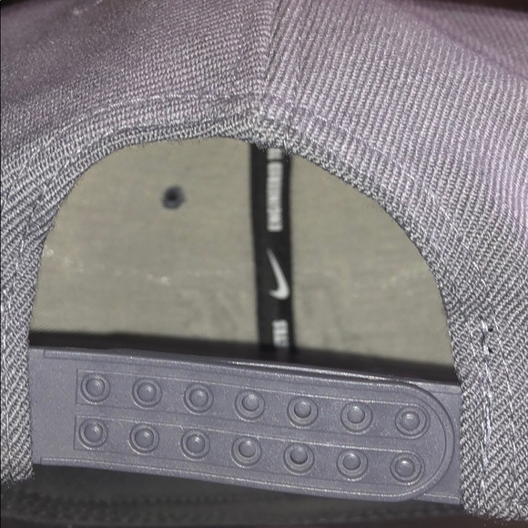 Nike hat - Picture 4 of 6